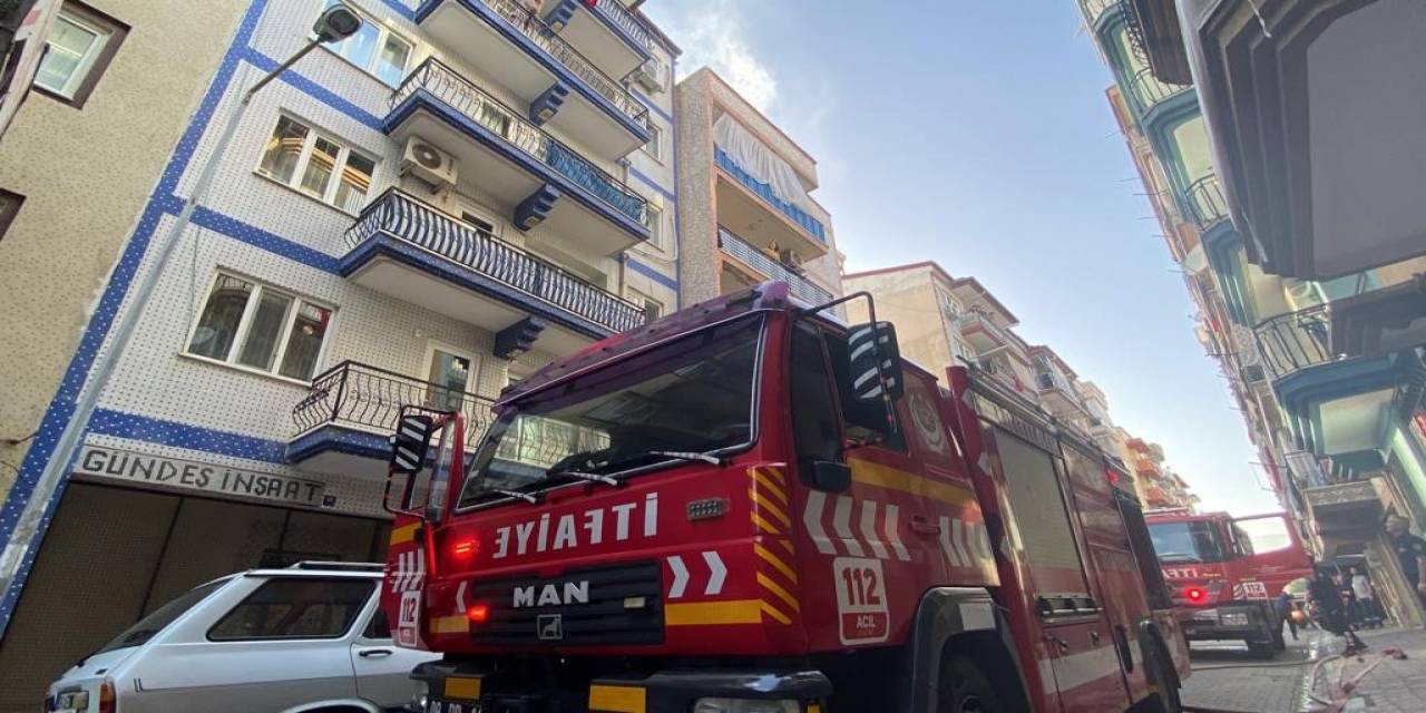 Apartmandan Yükselen Duman Korkuttu