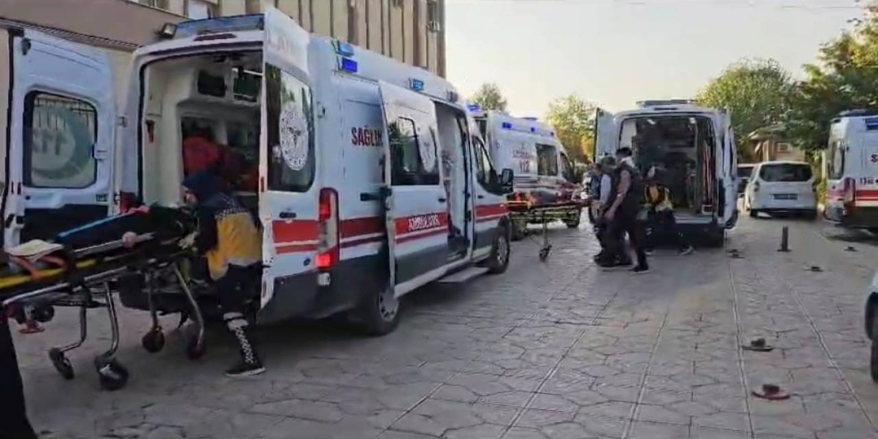 Adıyaman’da Otomobil Tarlaya Uçtu: 5 Yaralı