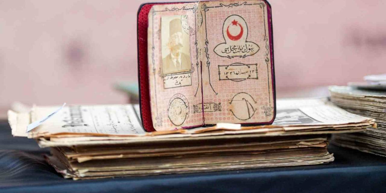 Atatürk’ün İmzaladığı “Mebus Defteri” İzmir Büyükşehir Belediyesi Arşivine Kazandırıldı