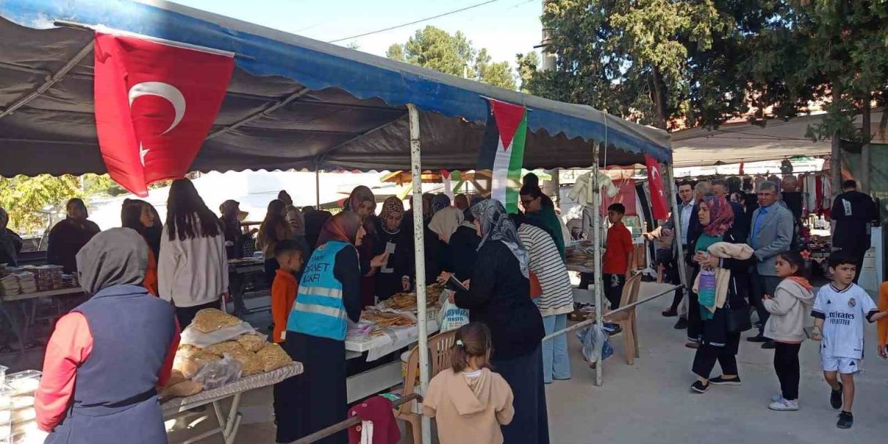 Burdur’da Filistin’e Destek İçin “Hayır Çarşısı” Kuruldu