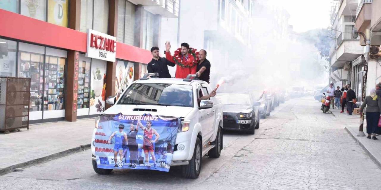 Dünya 2.’si Mustafa Olgun’a Coşkulu Karşılama