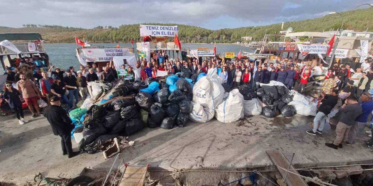 Muğla’da Denizden 15 Ton Atık Çıkarıldı