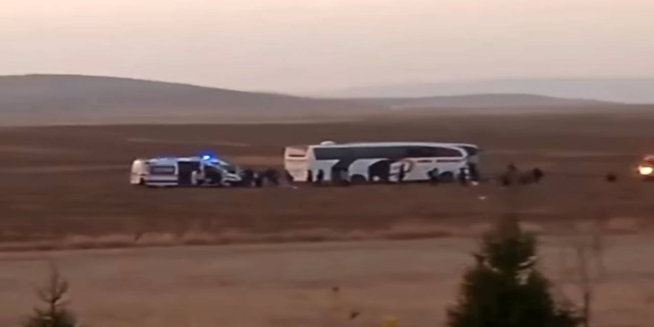 Konya’da Yolcu Otobüsü Traktöre Çarptı: 8 Yaralı