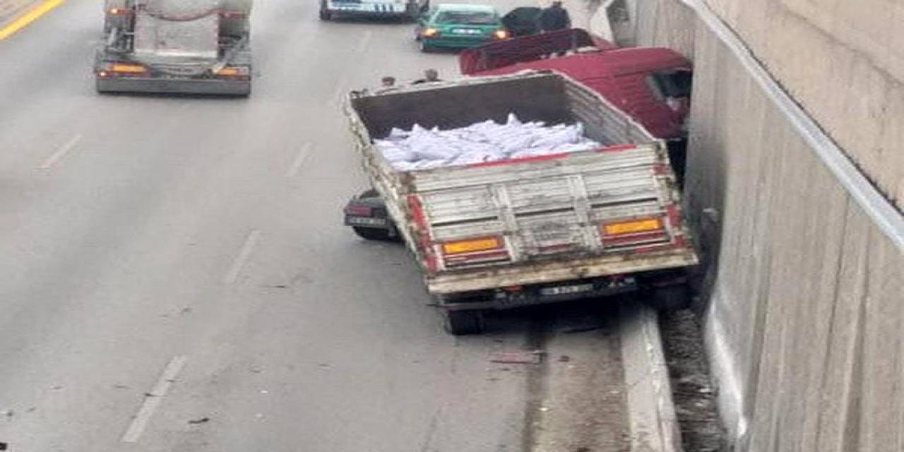 Ankara’da Kazayı İzleyen Sürücü De Kaza Yaptı