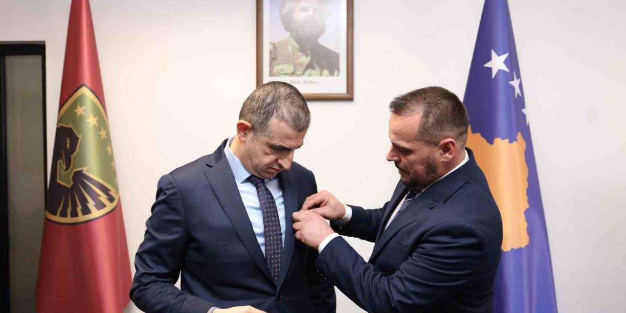 (Düzeltme) Haluk Bayraktar’a Kosova’da “Üstün Hizmet” Madalyası Verildi