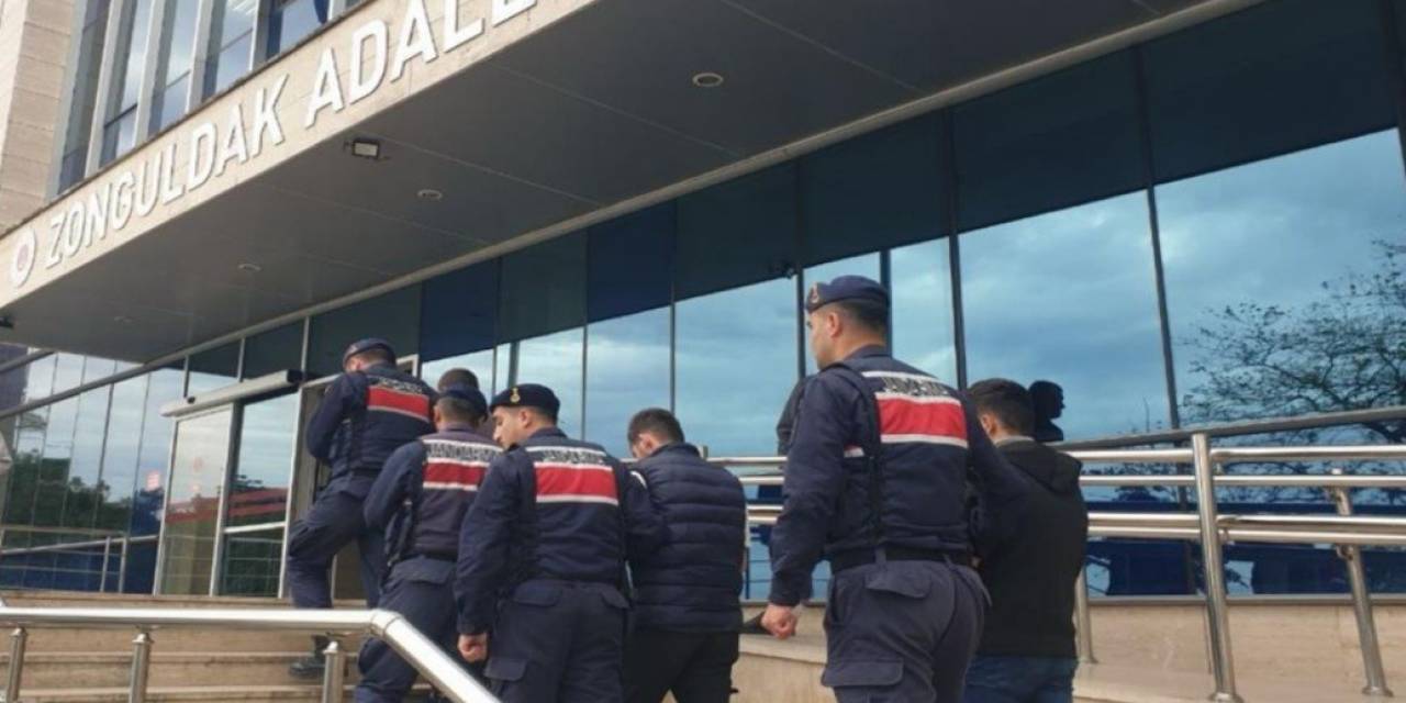 Hırsızlık Şüphelileri Jandarmaya Yakalandı