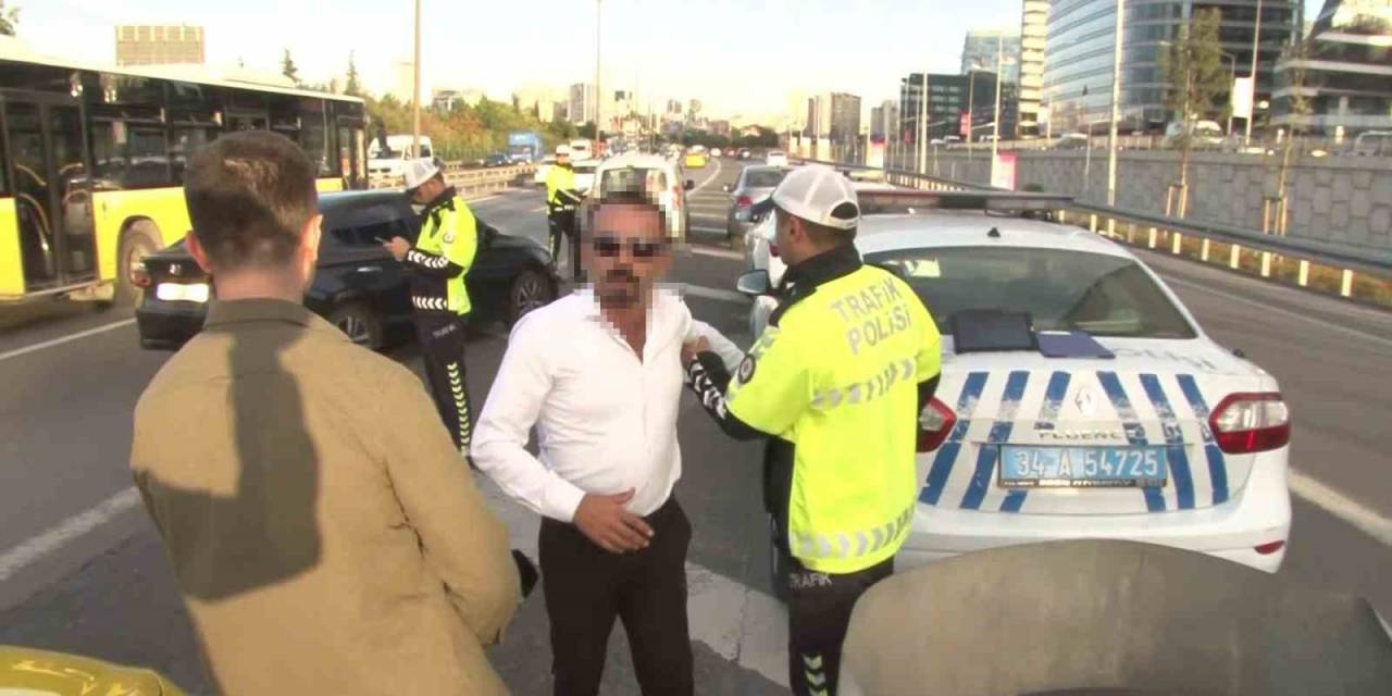 Ataşehir’de Taksici Basın Mensuplarına Saldırmaya Çalıştı, Aranması Olduğu Ortaya Çıkınca Gözaltına Alındı