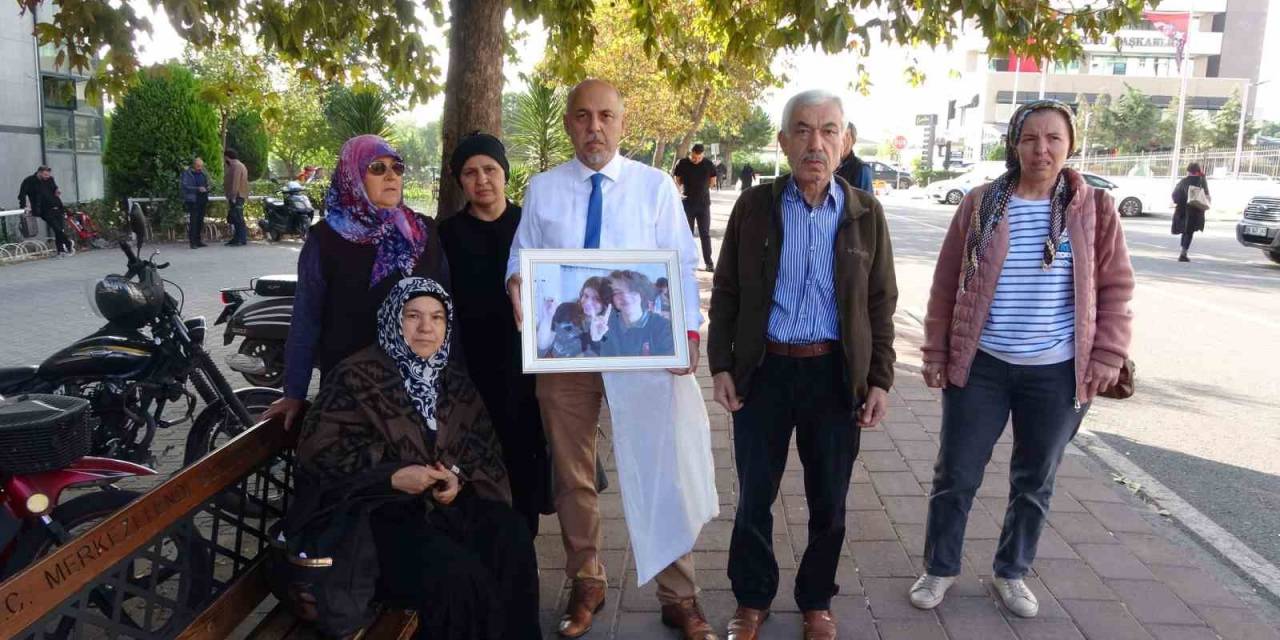 ’domuza Çarptım’ Diyerek İki Öğrenciyi Öldüren Alkollü Sürücünün Yargılanmasına Başlandı