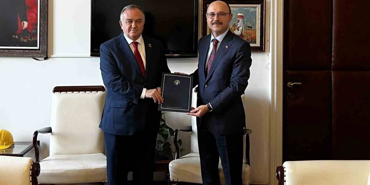 Türk Eğitim-sen, 24 Kasım’da Bir Maaş İkramiye Verilmesi Talebiyle Hazırladığı Kanun Teklifini Tbmm Gündemine Taşıdı