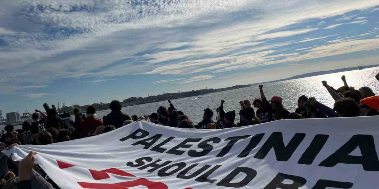 Yahudi Gruptan Özgürlük Heykeli Önünde Filistin’e Destek Eylemi