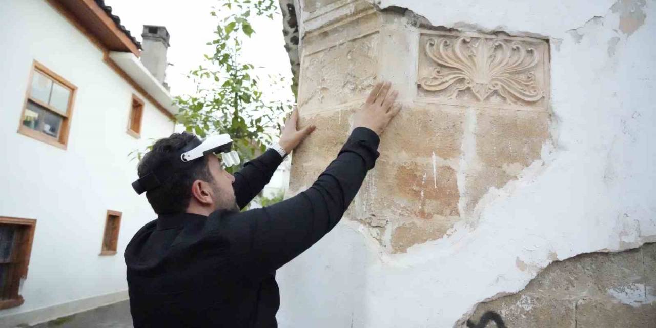 Dökülen Sıvanın Altından 700 Yıllık Tarih Çıktı