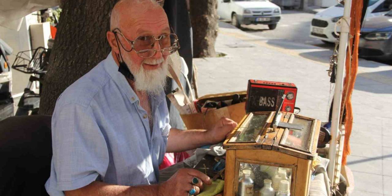 Çorum’da 40 Yıldır Aynı Yerde Tezgah Açıyor