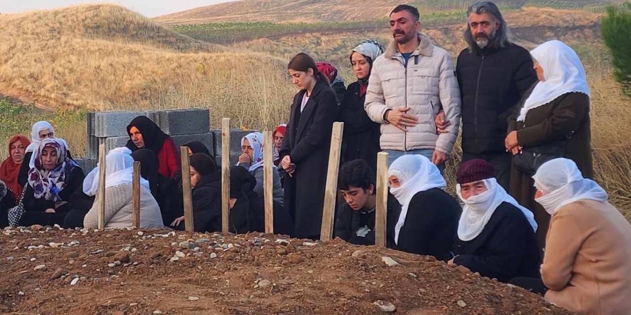 Siirt’teki Kazada Hayatını Kaybeden Anne Ve 5 Çocuğu Yan Yana Defnedildi
