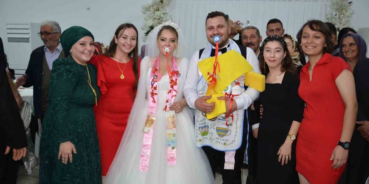 Damada Takı Yerine Ayva Taktılar