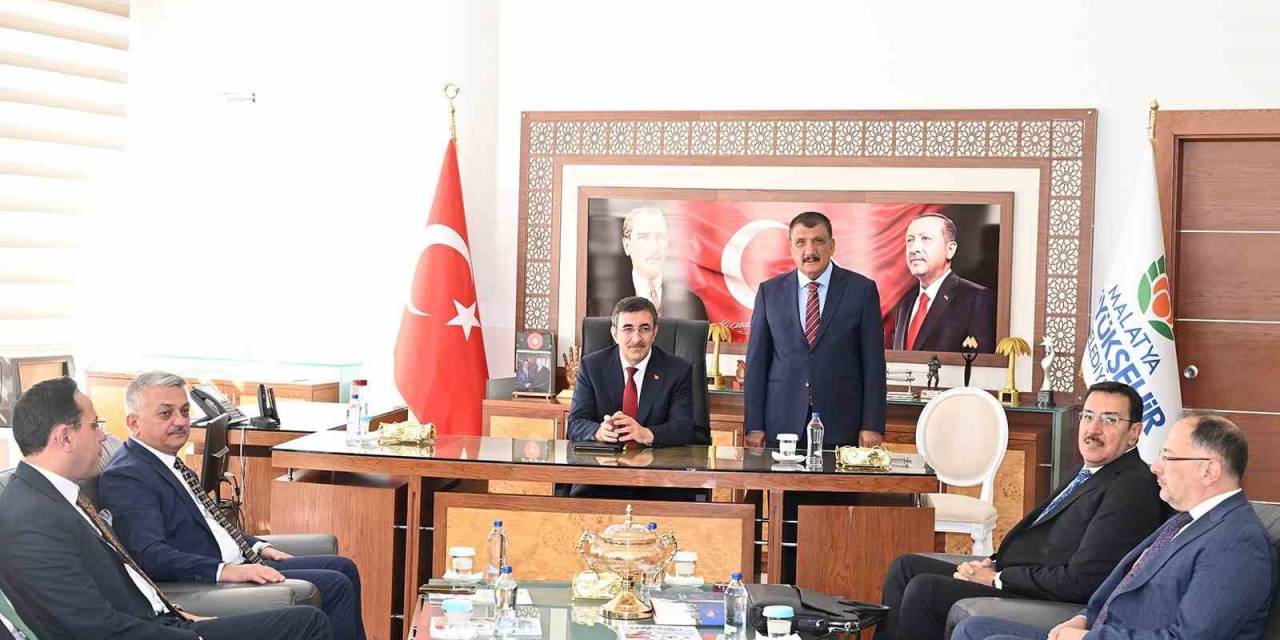 Cumhurbaşkanı Yardımcısı Cevdet Yılmaz’dan Başkan Gürkan’a Övgü