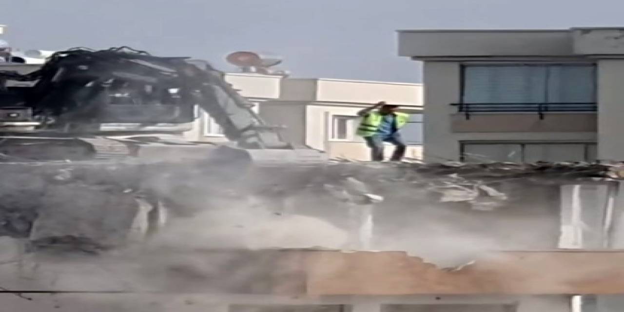 Bina Yıkılırken O Damda Dans Etti
