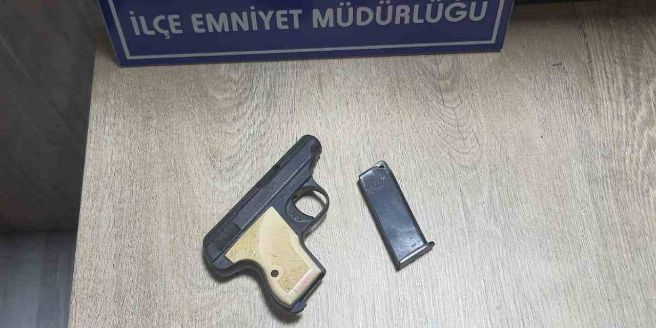 Şüpheli Araçta Yapılan Aramada Ruhsatsız Silah Ele Geçirildi
