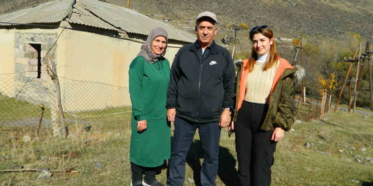 Atalarının Sürgün Edildiği Köye Gittiler, Gözyaşlarını Tutamadılar