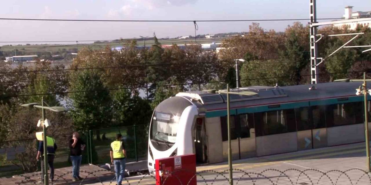 Gebze-halkalı Arasında Sefer Yapan Marmaray’a Ait Tren Arıza Yaptı