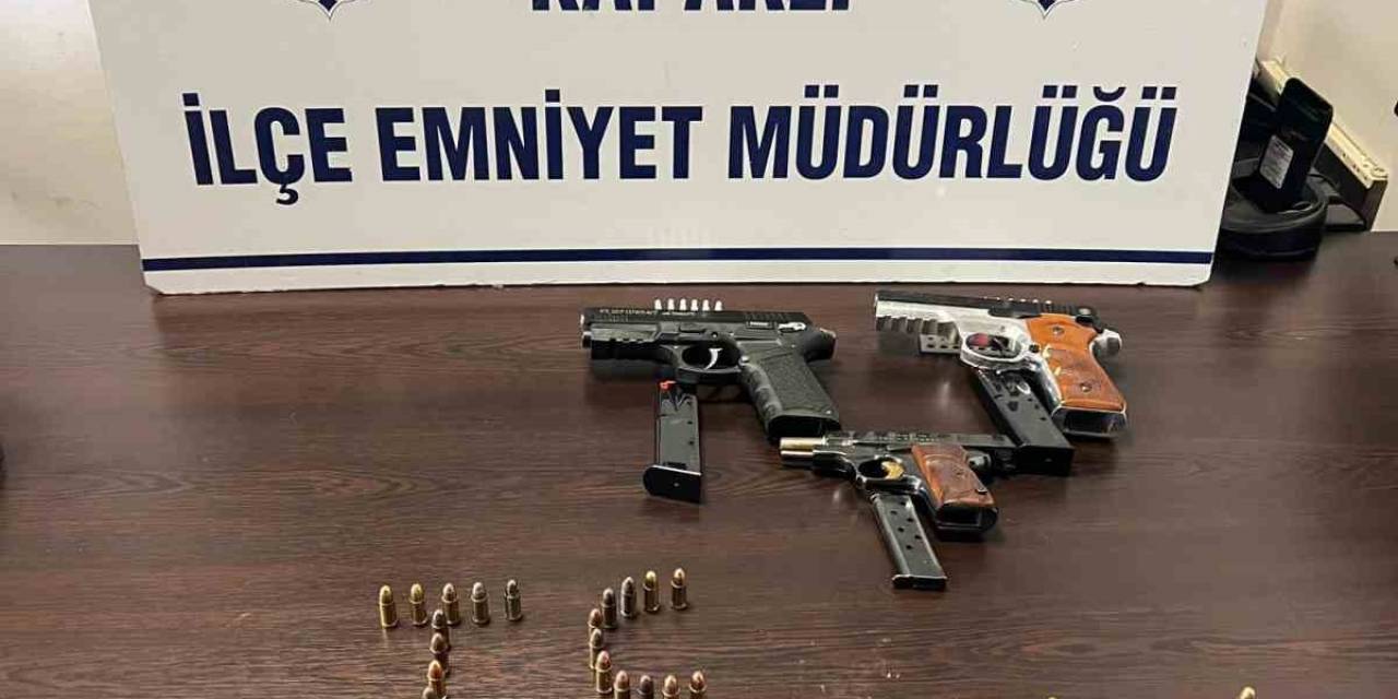 Çalılık Alandaki Poşetin İçerisinde 3 Adet Silah Ele Geçirildi