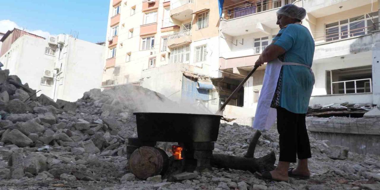 Enkaz, Depremzede Kadının Üretim Alanı Oldu