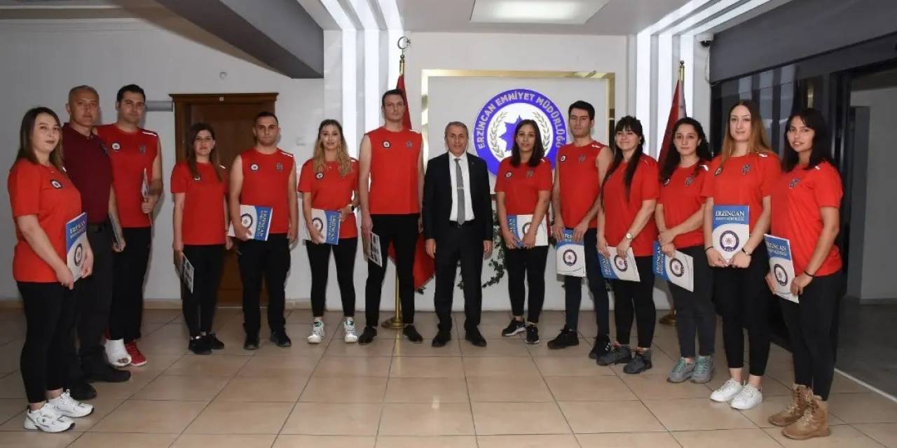 Emniyet Müdürü Kurt, Sporcu Polisleri Tebrik Etti