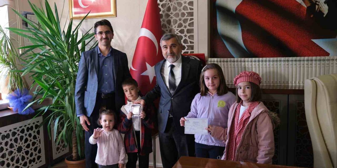 Minik Çocuklar Harçlıklarını Filistin’e Bağışladı