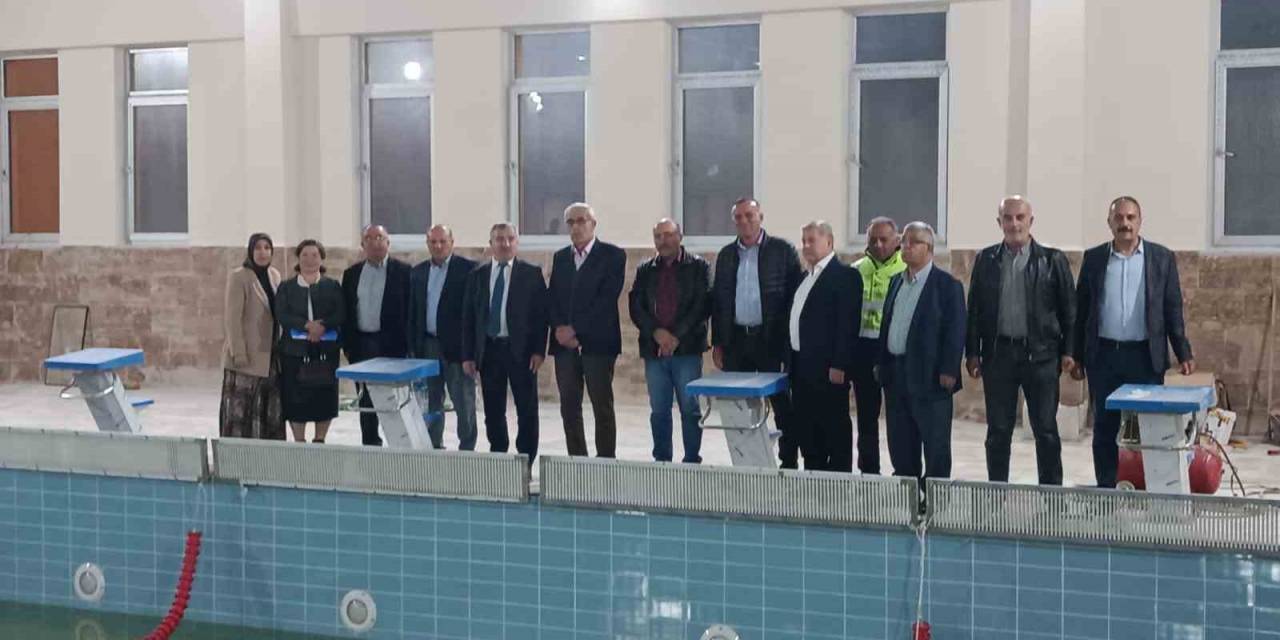 Başkan Özdemir: “Yarı Olimpik Yüzme Havuzu Kısa Sürede Hizmete Girecek”