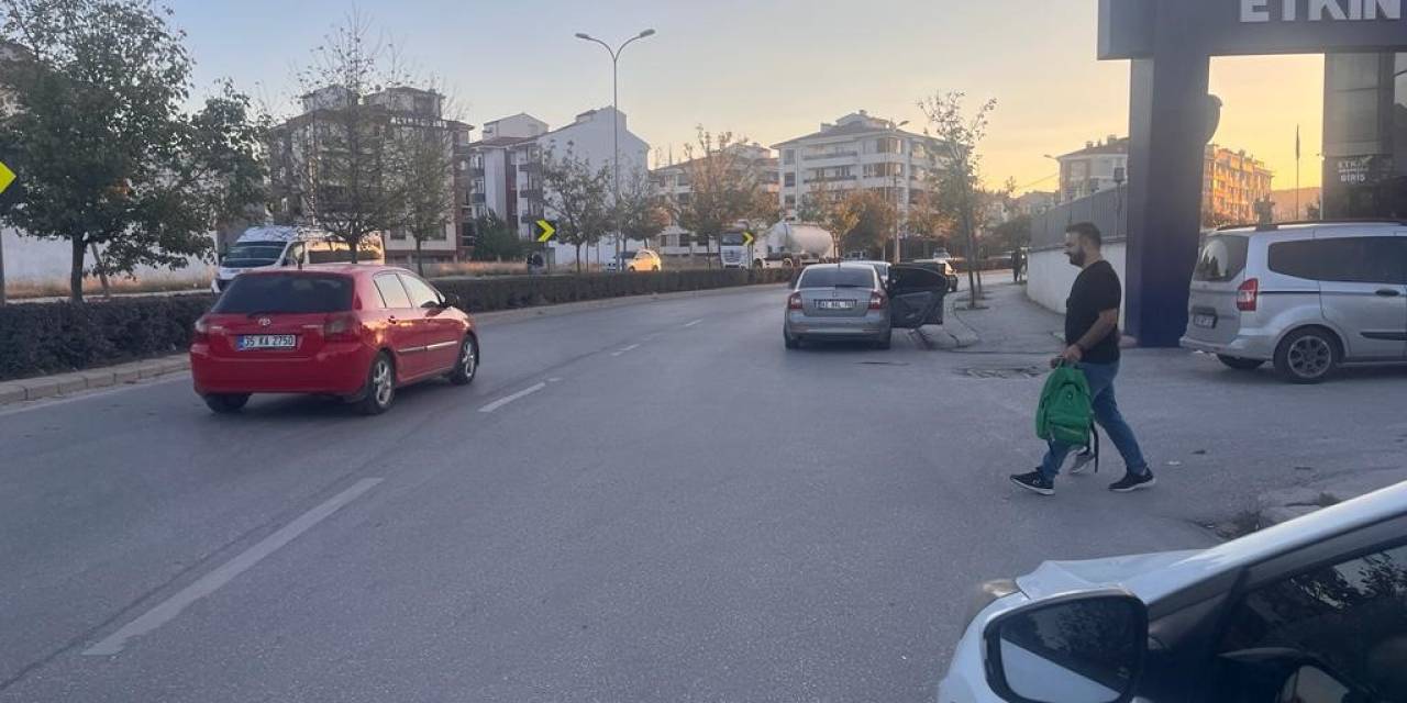 Vatandaşlar Okul Yoluna Yaya Geçidi İstiyor