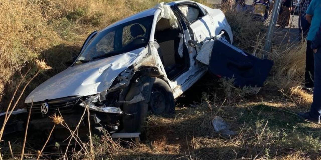 Mardin’de Takla Atan Otomobil Şarampole Yuvarlandı: 4 Yaralı