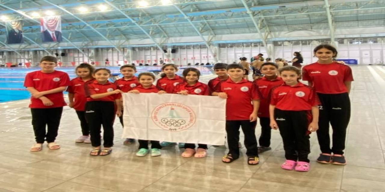 Minik Yüzücülerden Büyük Başarı