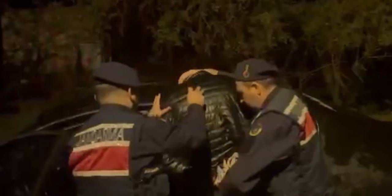 Kendilerini Jandarma Ve Polis İstihbarat Görevlisi Olarak Tanıtan Dolandırıcılar Jandarmadan Kaçamadı