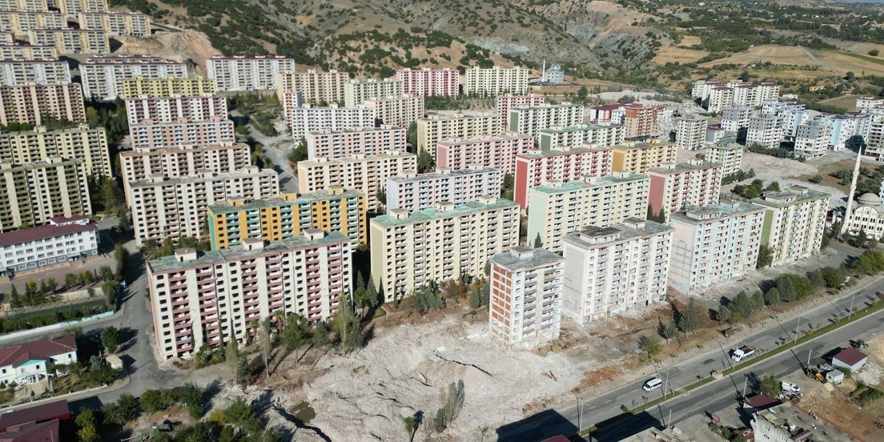 Başkan Okay, "Elimizi Değil, Gövdemizi Taşın Altına Koymaya Hazırız"