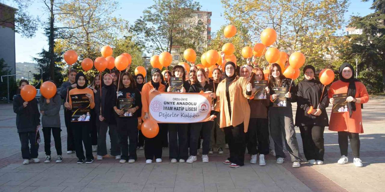 Lösemiyi Yenen Öğretmen İçin Gökyüzüne Balon Uçurdular