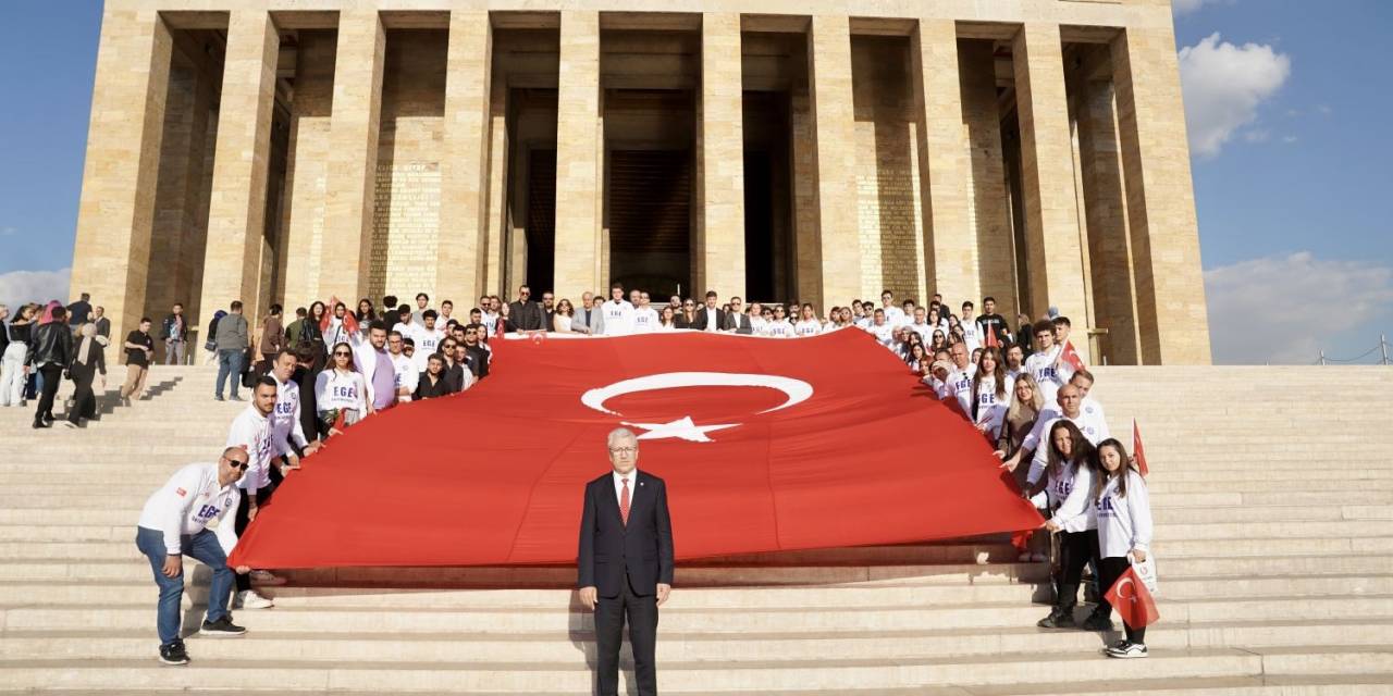 Ege Üniversitesi Heyeti, Cumhuriyetin 100. Yılında Atatürk’ün Huzurunda
