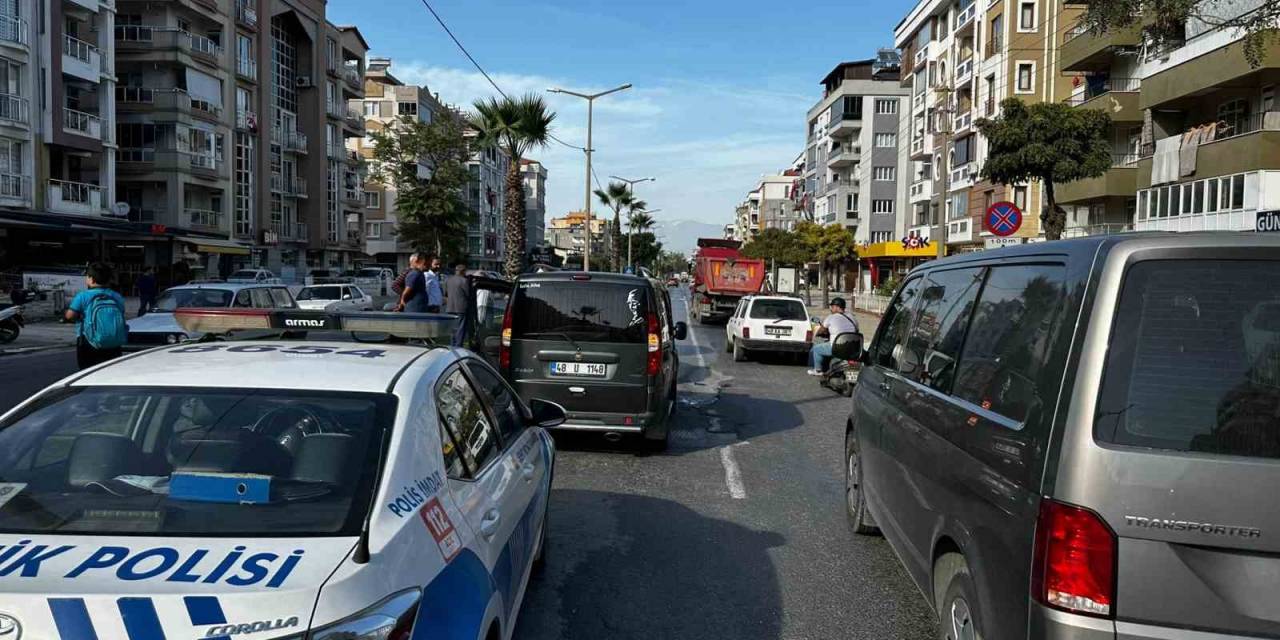 Milas’ta Zincirleme Trafik Kazası: 1’i Çocuk 2 Kişi Yaralandı