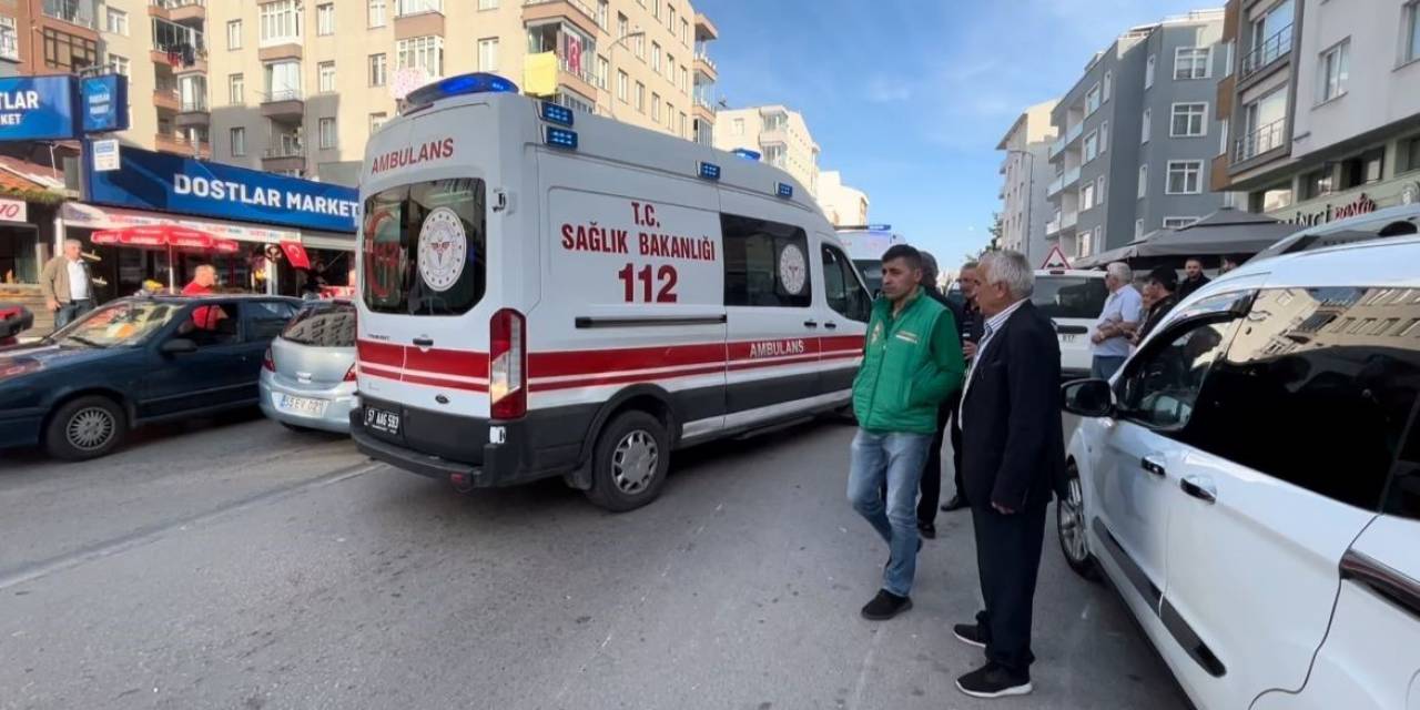 Sinop’ta Motosiklet Kazası Kamerada: 2 Yaralı