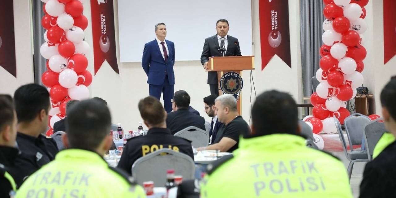 Vali Işın, Emniyet Personeliyle Bir Araya Geldi