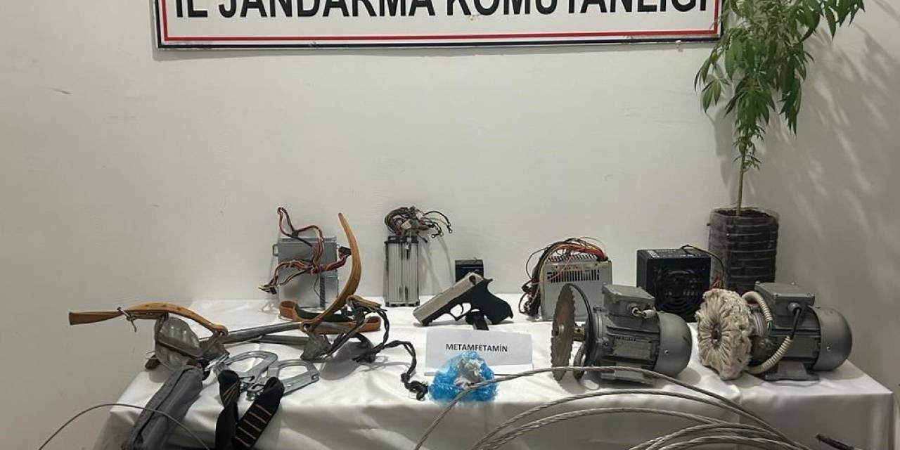 Kablo Hırsızları Jandarmadan Kaçamadı