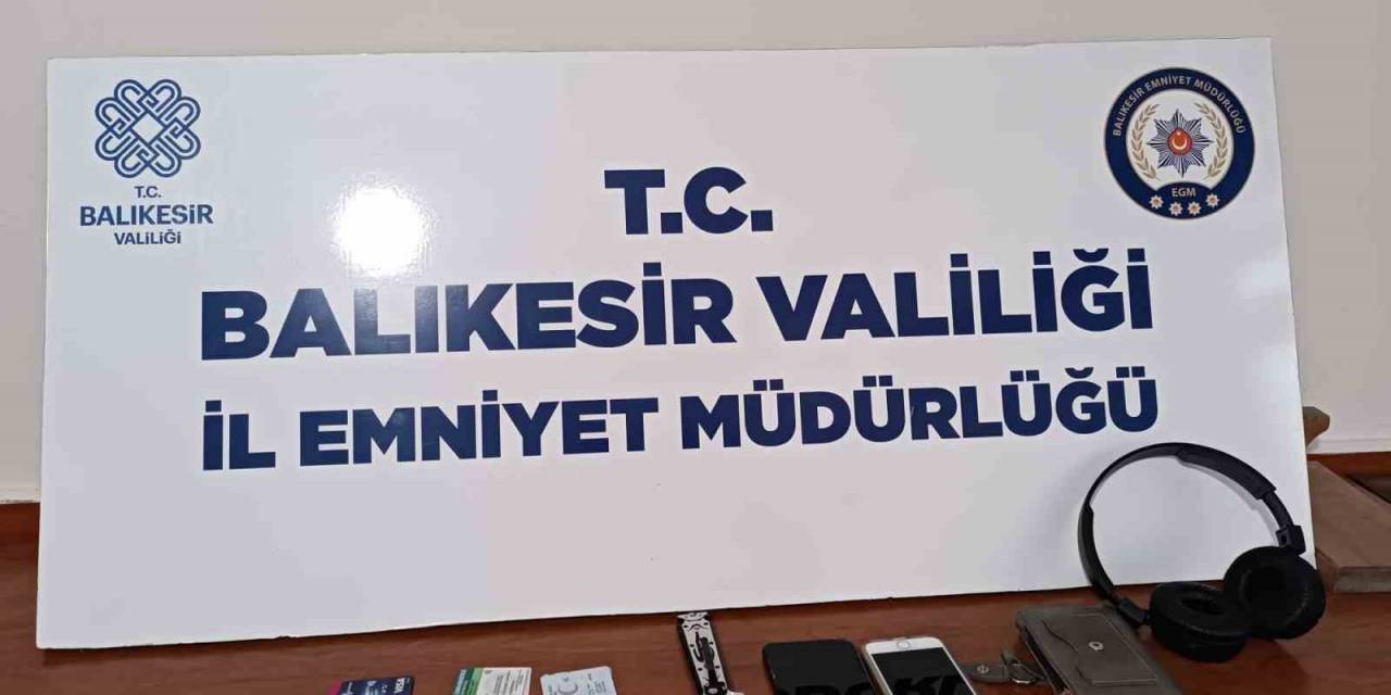 Cadde Ortasında Bıçak Çekip Gasp Ettiler