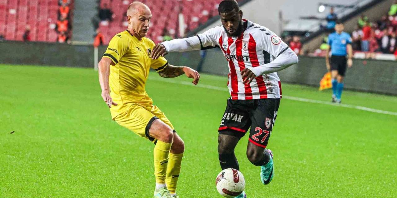 Trendyol Süper Lig: Samsunspor: 0 - İstanbulspor: 1 (İlk Yarı)