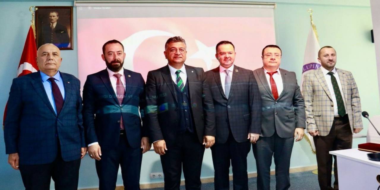 Simav’da “Cumhuriyetin Türk Tarihi İçerisindeki Yeri” Konulu Konferans