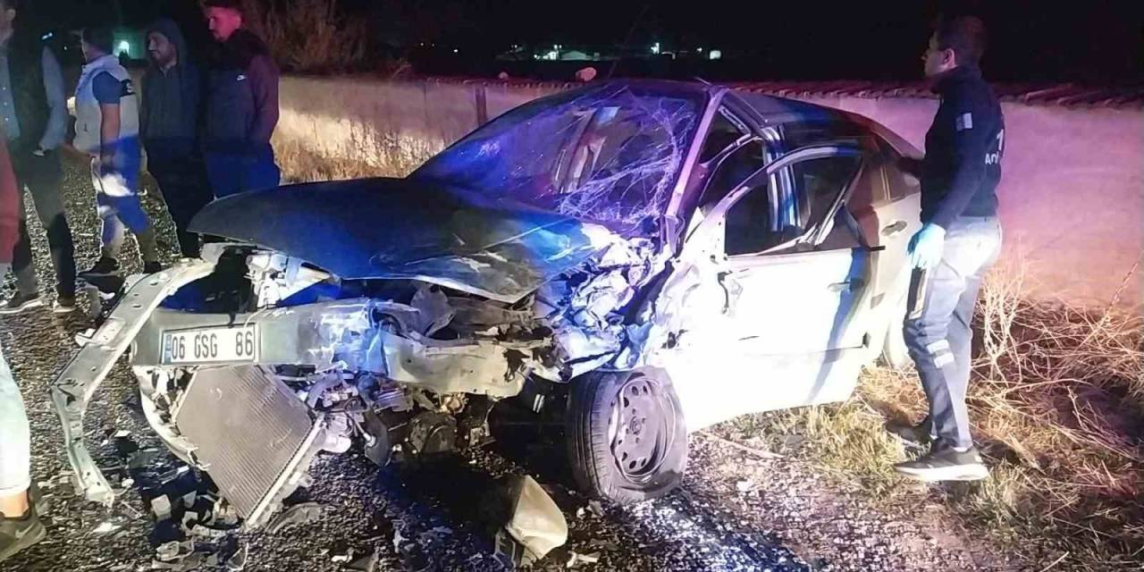 Çorum’da Ticari Araç İle Otomobil Kafa Kafaya Çarpıştı: 4 Yaralı