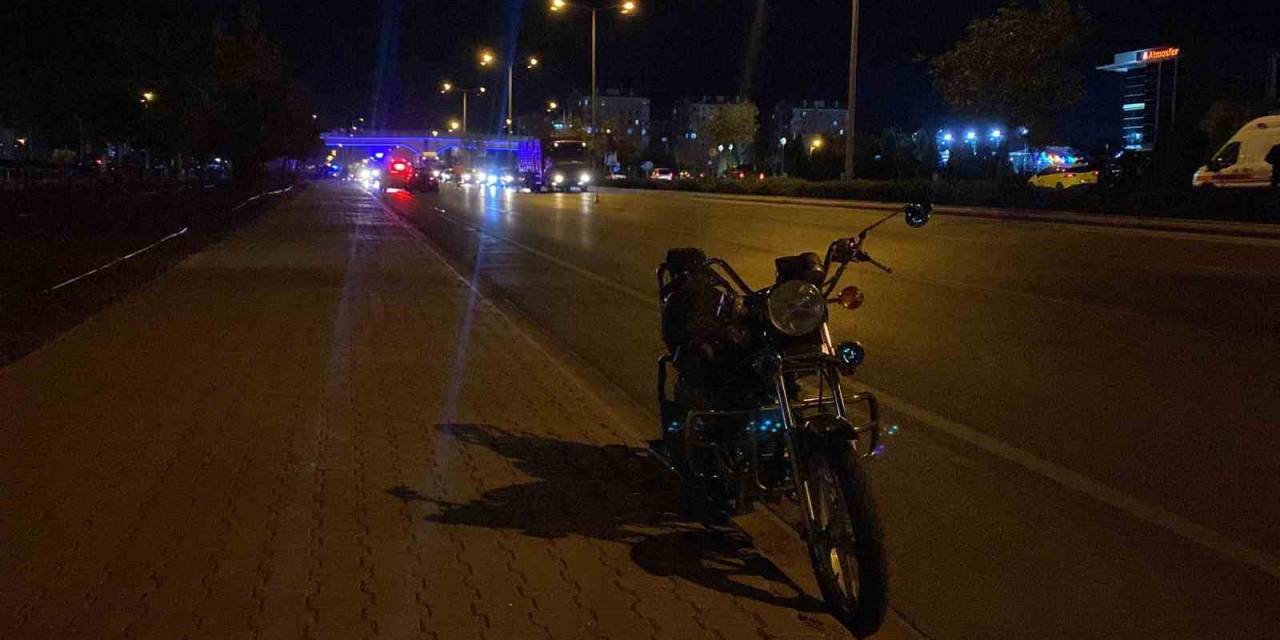 Otomobil Motosiklete Çarptı: 1 Ölü