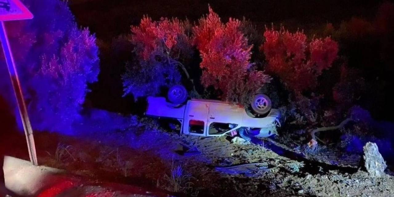 Direksiyon Hakimiyetini Kaybetti, Tarlaya Daldı: 1 Ölü