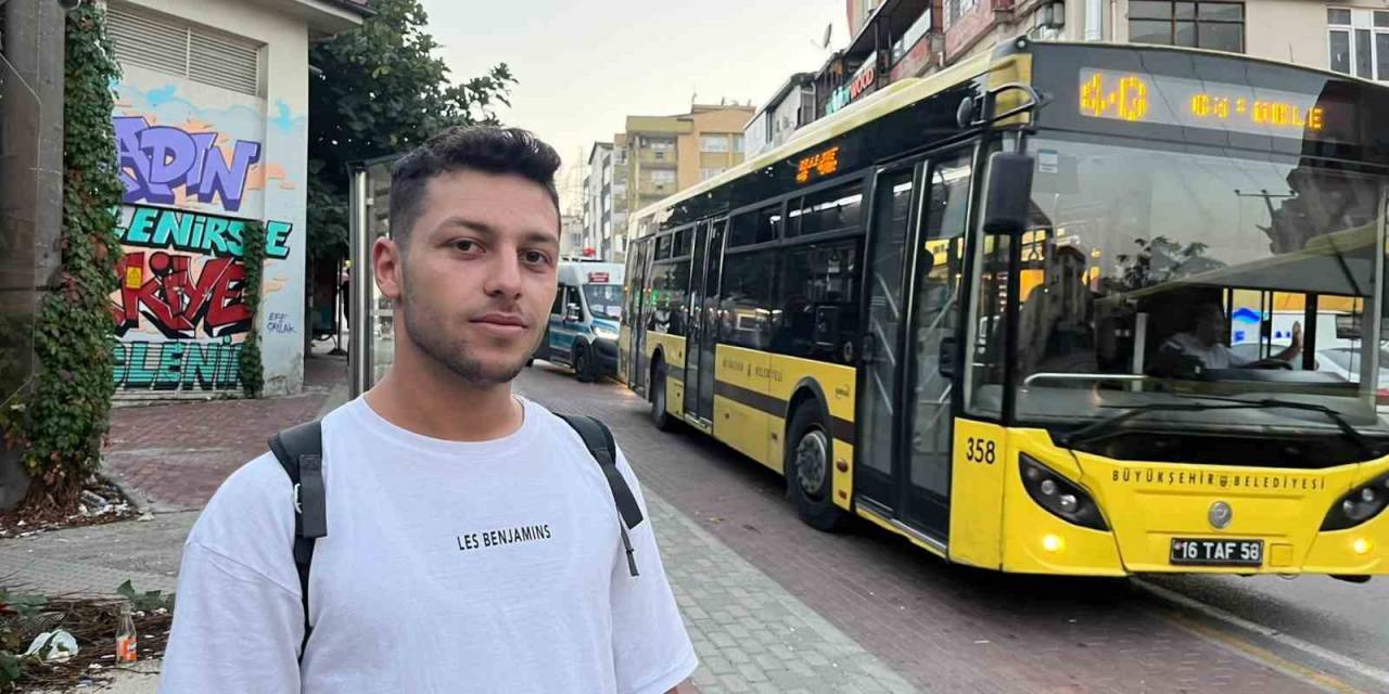 Herkes Öğrencilere Otobüs Bileti Ismarladığını Zannetti Ama Gerçek Bambaşka Çıktı