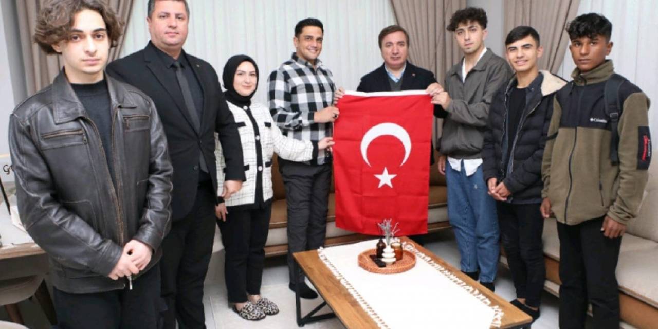 Protokolden Liseli Öğrencilerle Gazi Ziyareti