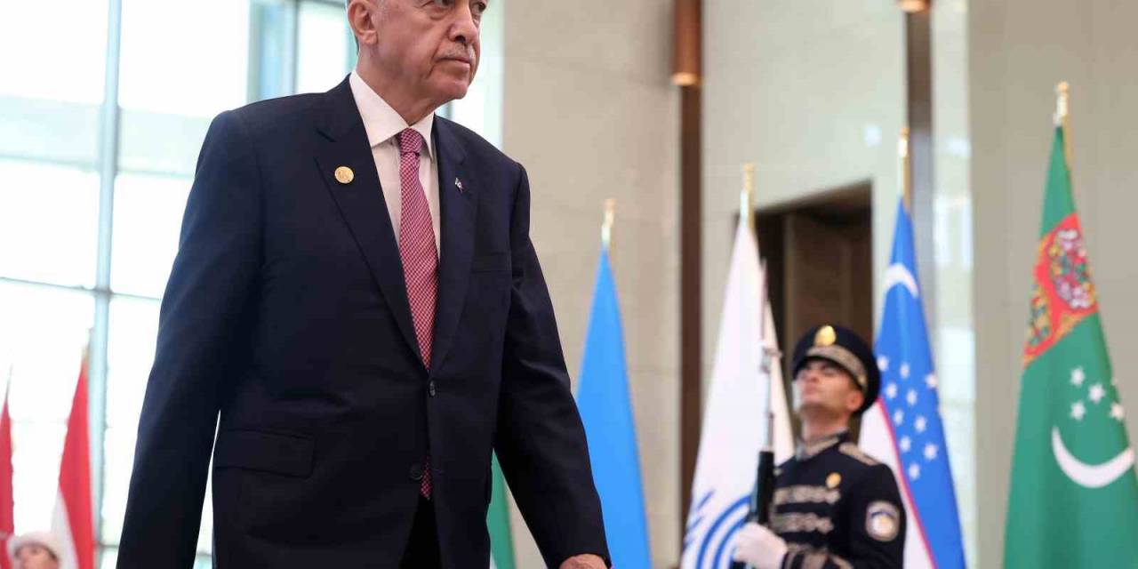 Cumhurbaşkanı Erdoğan, Taşkent Kongre Merkezi’ne Geldi