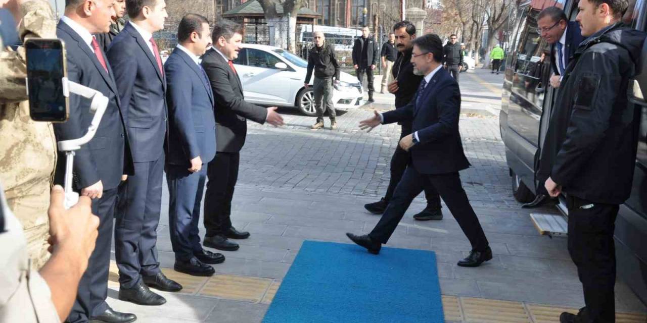 Bakan Yumaklı, Kars Valiliğini Ziyaret Etti