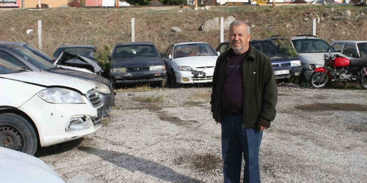 Çürümeye Terk Edilmiş Araçlar Gün Yüzüne Çıkıyor